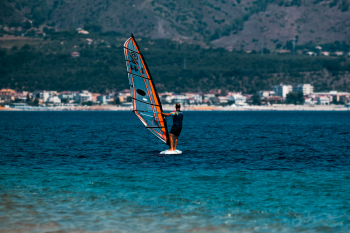 Was ist die ideale Höhe für einen Windsurfbaum?