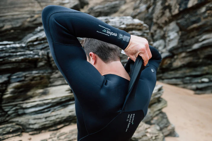Wetsuits 2025: Die neuesten Technologien auf einen Blick